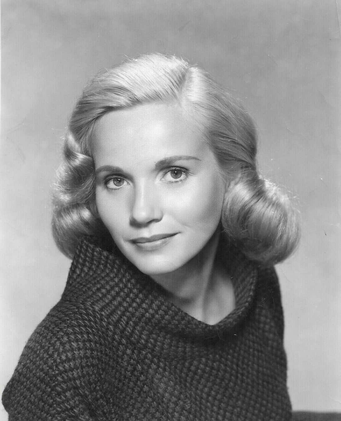 Actress Eva Marie Saint in a c. 1951 studio promo portrait, the Oscar winner whose celebrity death at 102 was confirmed in October 2026